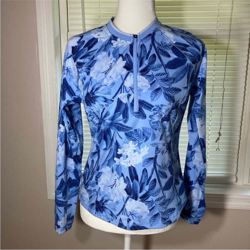 NWT Tommy Bahama Everyday
Active Blue Floral Shirt Women's
Size Small